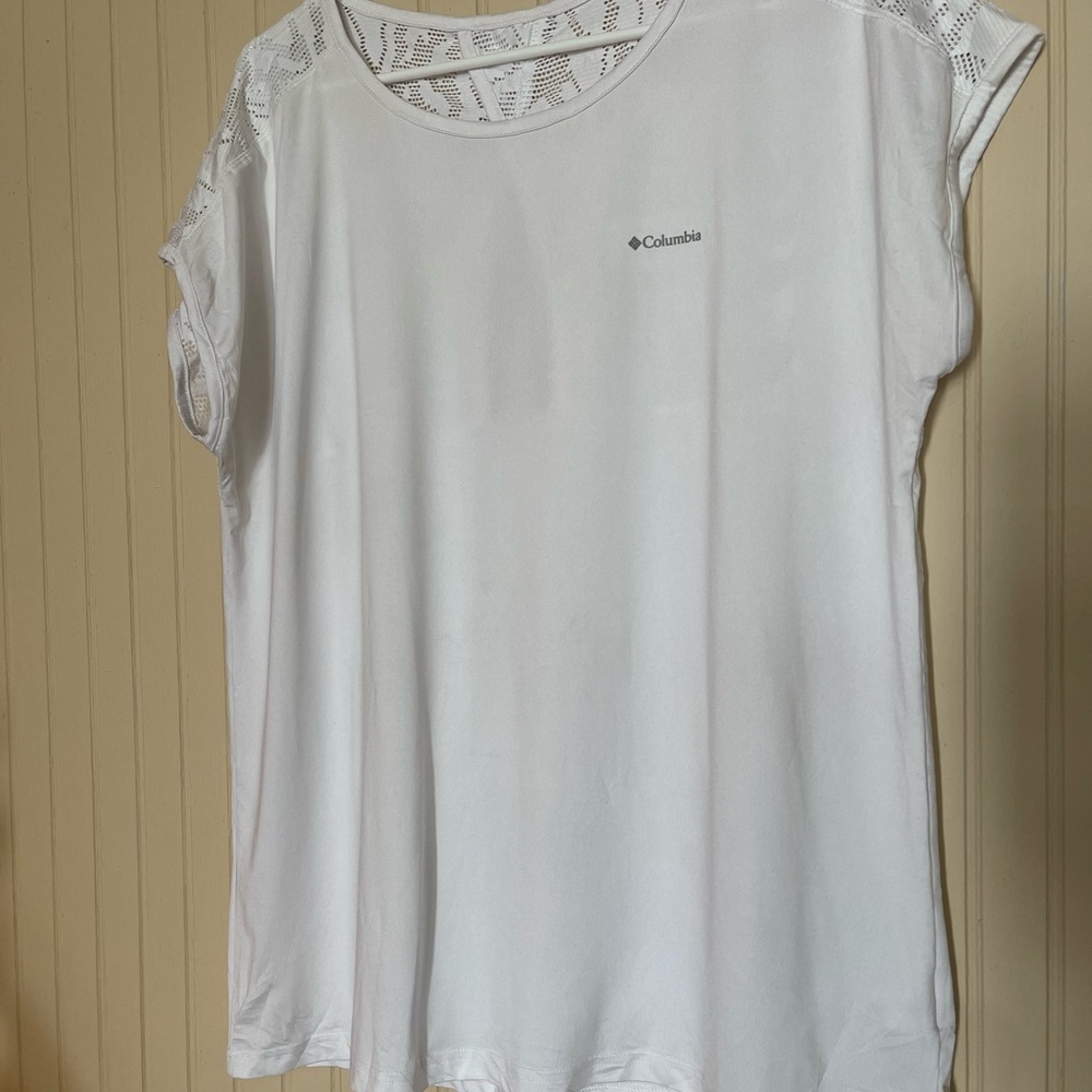 Columbia Women's Short Sleeve White Tee